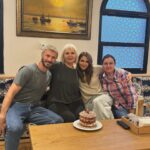 Rojda Demirer Instagram - Aldık sağımıza solumuza anneleri bizden mutlusu yok 🥰hem annemin doğumgünü hem anneler günü daha ne olsun sizi çoook seviyoruz ❤️❤️ hep beraber, hep mutlulukla ,sağlıkla🙏❤️