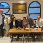 Rojda Demirer Instagram - Aldık sağımıza solumuza anneleri bizden mutlusu yok 🥰hem annemin doğumgünü hem anneler günü daha ne olsun sizi çoook seviyoruz ❤️❤️ hep beraber, hep mutlulukla ,sağlıkla🙏❤️