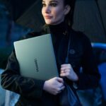 Rojda Demirer Instagram - Yağmurlu günlerde kendimi dışarı atıp kafemde çalışmaya bayılıyorum. Yanımda ince ve hafif tasarımıyla Huawei MateBook 14s varken bu özgürlüğe sahibim :) @huaweimobiletr #HuaweiMateBook14s #işbirliği