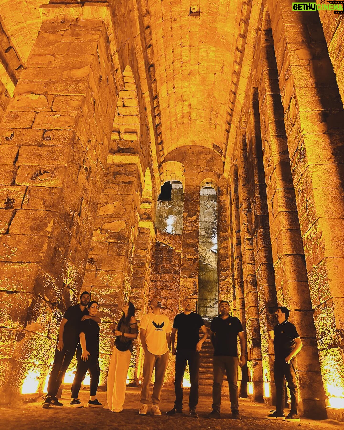 Rojda Demirer Instagram - Midyat ne büyüleyicisin 🫶 #midyat #aynalıkonak #darazindanları #süryaniköyü ##kafrospizzeria 🫶 Süryani Köyündeki Kafro’s Pizzeria pizza yemeden dönmeyin😋