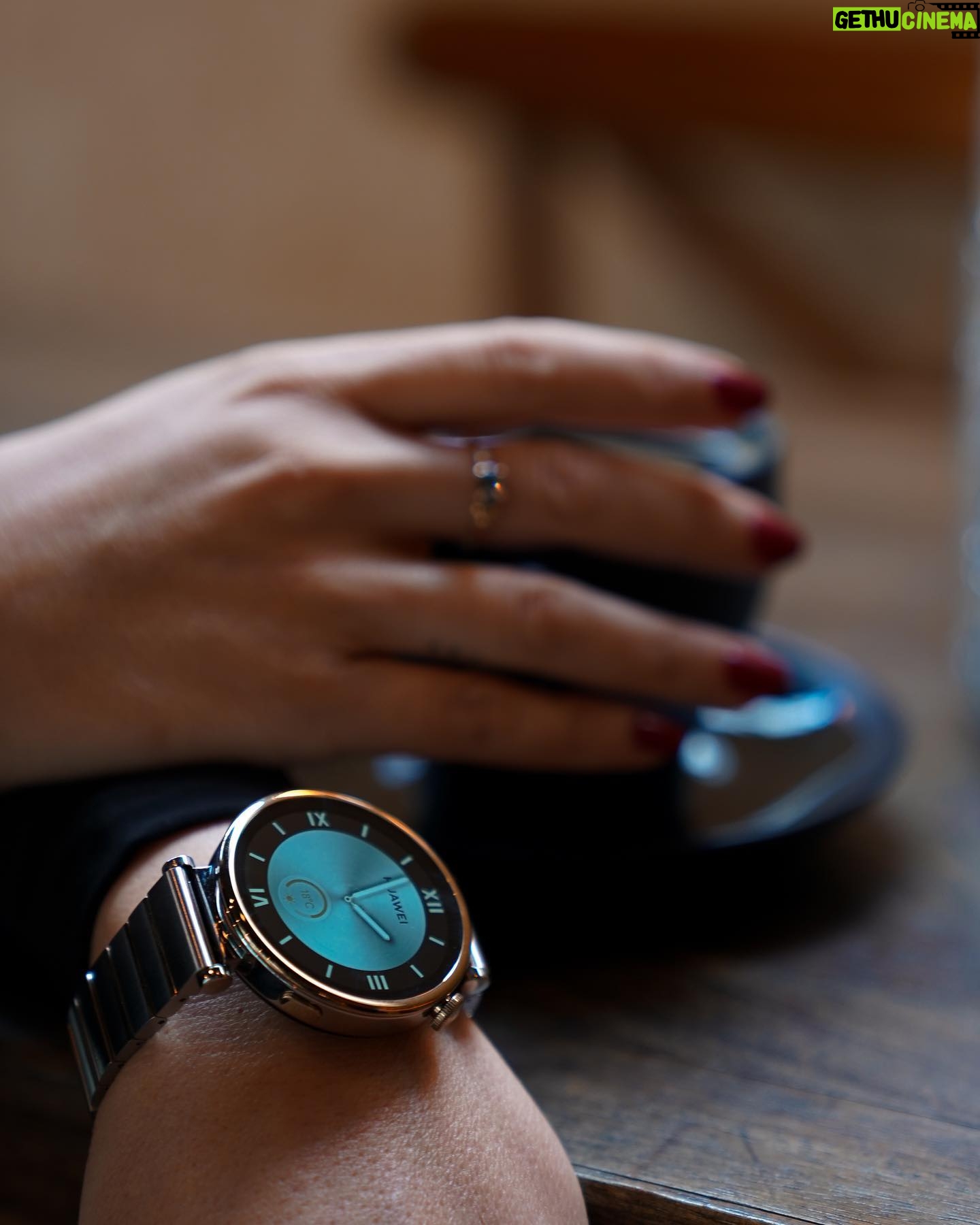 Rojda Demirer Instagram - Kendimi tamamlayan saati sonunda buldum #HuaweiWatchGT4 🧡 Ama en sevdiğim fotoğrafa karar veremedim 🤷🏻♀️ Sizce kapak doğru karar olmuş mu? . . #FashionForward #HuaweiWatchGT4 @huaweimobiletr #işbirliği