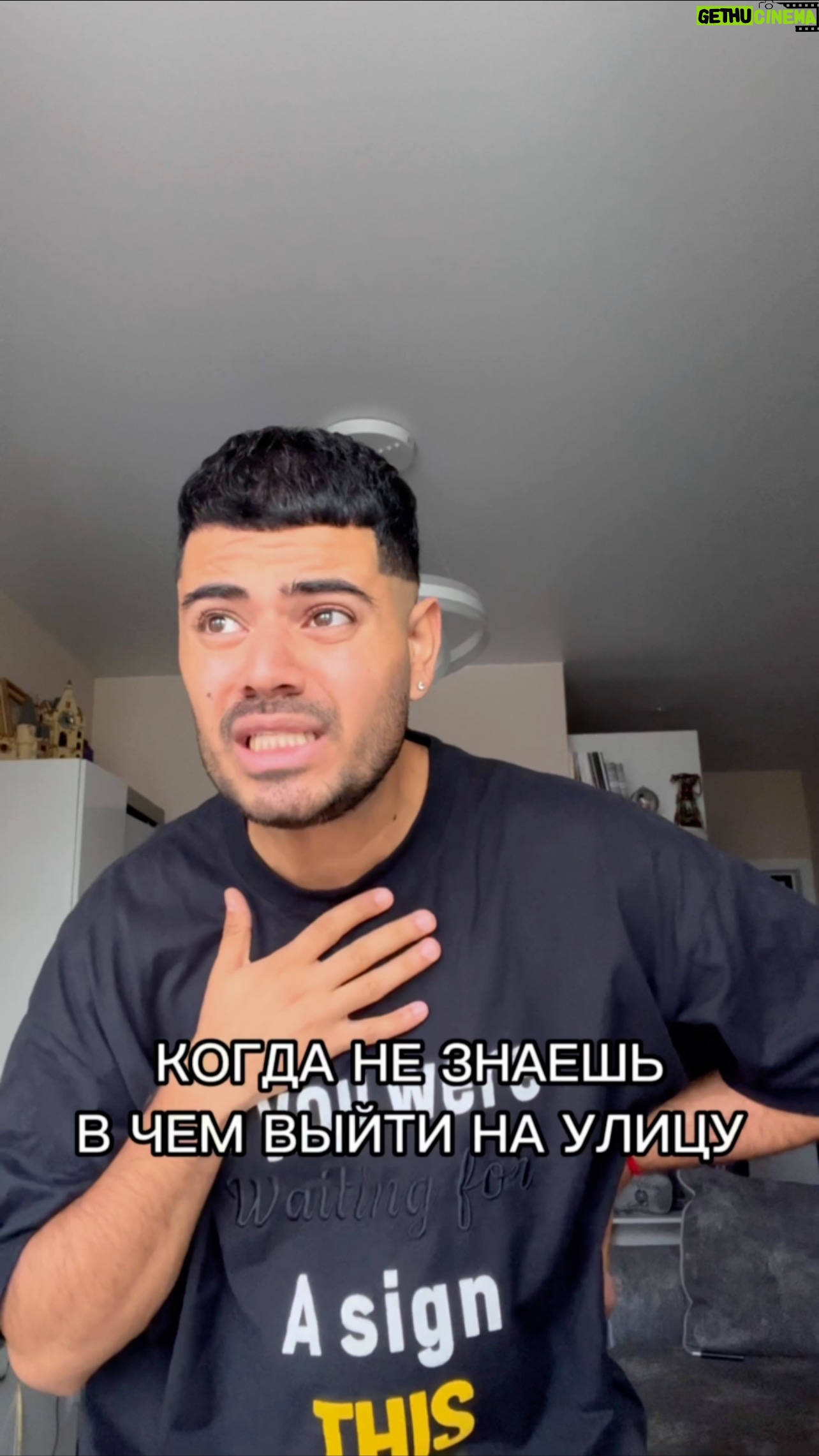 Roman Kagramanov Instagram - Отмечай свою модницу А ты забегай на Яндекс Маркет, там все в трех полосках от adidas комбекнулось - ура