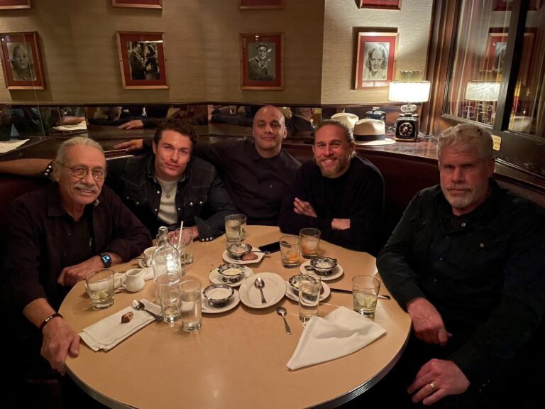 Ron Perlman Instagram - Dinner with the lads. @edward_olmos1947, @isntthatfred, #CharlieHunnam, a dude named Dom, and the obligatory olde fart.