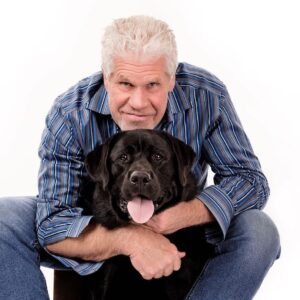 Ron Perlman Instagram - Blockheads!!!
Repost from @allisondunbar
•
my two favorite blockheads 🐶🐶❤️❤️ perfectly captured by @charlienunnphotography for their project to raise money and rescue awareness for @wagsandwalks. Harry is thrilled to be a part of such important work💖 #rescuedog #blacklabsofinstagram #adoptdontshop #wagsandwalks  #shelterdogsrule #adoptapetandsavealife #joeyandbailey #koreandogrescue #dogsarefamily #lovesofmylife❤️ @perlmutations #ronperlman
