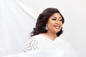 Ronke Oshodi Oke Instagram - Our life is a gift from the Creator.
Thank you Lord for another great chance to make a difference.
Happy birthday to me 🎊
.
.
.
Photography: @tosin.akinyemiju 
Make up: @l.a.brittomua 
Dress: @styleby_felicia 
Hair Stylist: @crowniesexquisite 
Wig: @hairport.ng