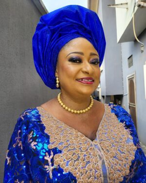Ronke Oshodi Oke Instagram - Out for the 50th birthday of my dear brother @kunleafod. 

Which is your favorite slide ?

Jewelry: @oriadegold_jewelry 

Makeup 💄@fadebeauty_glam 

#KunleAfodAt50
