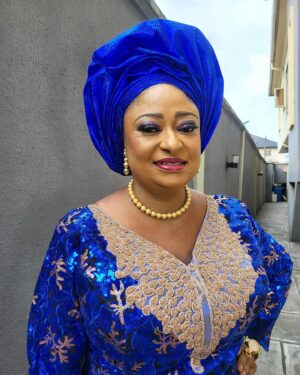 Ronke Oshodi Oke Instagram - Out for the 50th birthday of my dear brother @kunleafod. 

Which is your favorite slide ?

Jewelry: @oriadegold_jewelry 

Makeup 💄@fadebeauty_glam 

#KunleAfodAt50