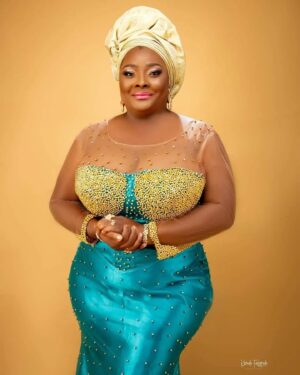 Ronke Oshodi Oke Instagram - Celebrating the Star on and off the screen! 

Happy Birthday to my fellow Ronke 😃 Extraordinaire in Acting, much love I got for you Sis 🫂 ❤️

Flakky chop Life dey Goooooooo 😁☺️😍

#HappyBirthday
