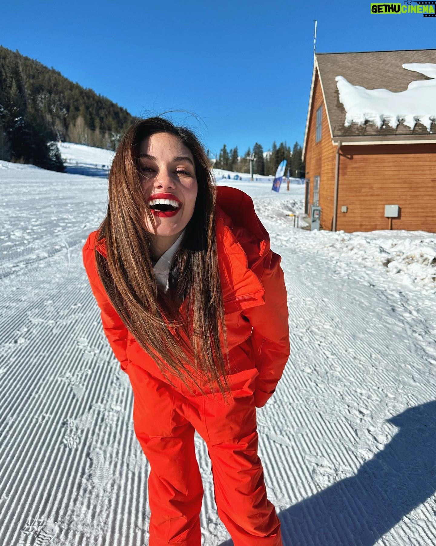 Ronni Hawk Instagram - With great powder comes great responsibility🎿🩵 The materials @halfdays use is exceptional,chef’s kiss😚🤌 It snowed almost all day yesterday and this suit truly kept me warm on the freezing mountain. #snowsuit #halfdays #skiing #colorado #skiclothes