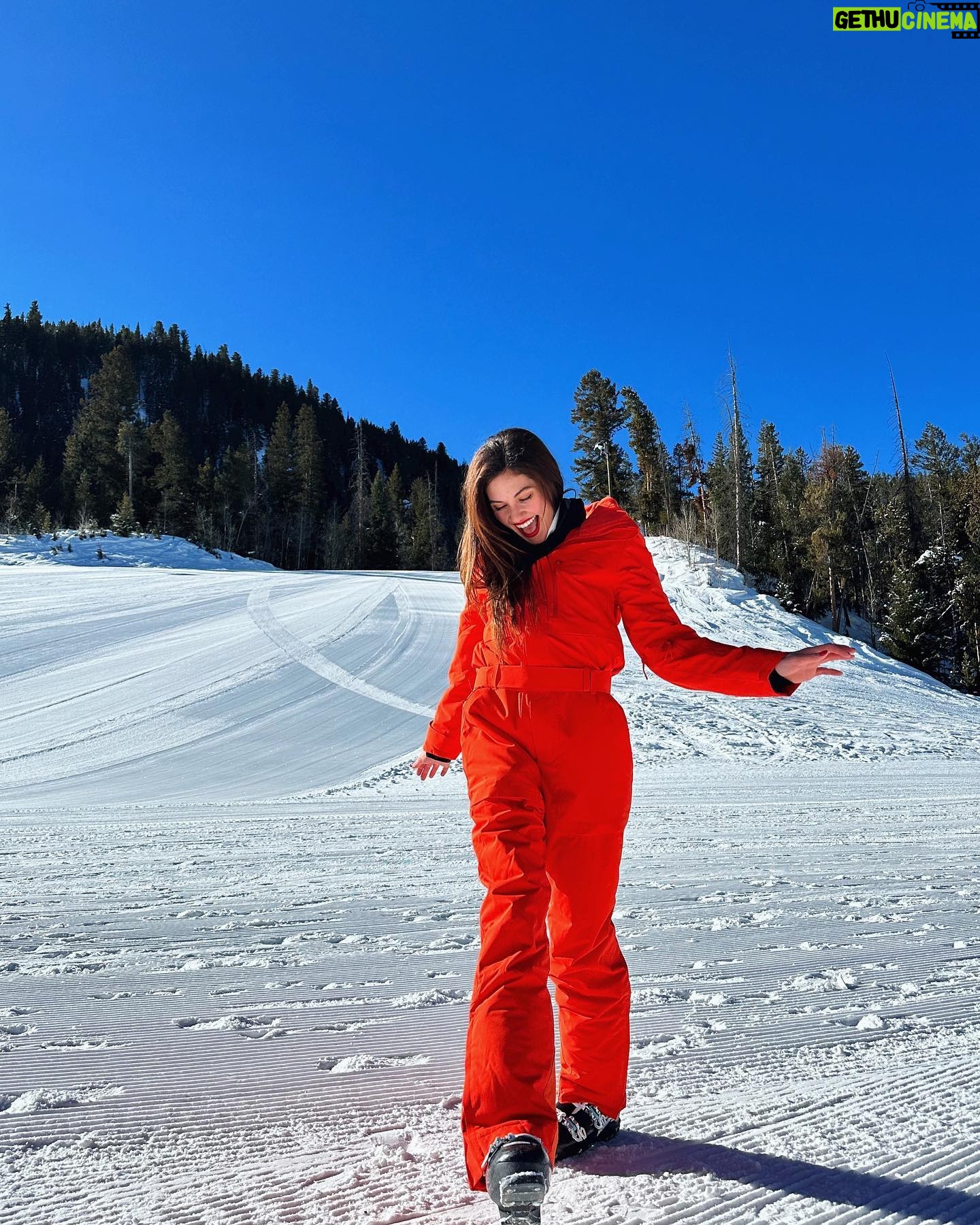 Ronni Hawk Instagram - With great powder comes great responsibility🎿🩵 The materials @halfdays use is exceptional,chef’s kiss😚🤌 It snowed almost all day yesterday and this suit truly kept me warm on the freezing mountain. #snowsuit #halfdays #skiing #colorado #skiclothes