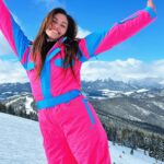 Ronni Hawk Instagram - Up to snow good🎿❄️ @tipsyelves #skisuits #skiseason
