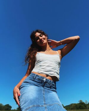 Ronni Hawk Instagram - In my happy place🌿🌞