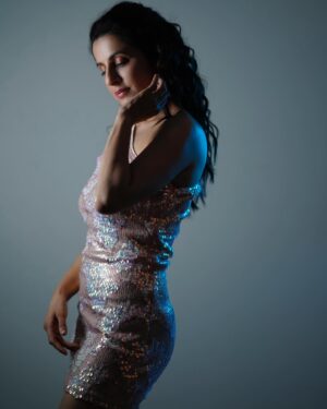 Roop Durgapal Instagram - Wondering if this song goes with my picture selection 😼😺😻😹
.
.
.
👗: @athenalifestyle.in 
📸: @sagarkumarmunjwani 
Muah @gleamora_simran 
.
.
.
#photooftheday #photography #photoshoot #fashion 
#roopdurgapal