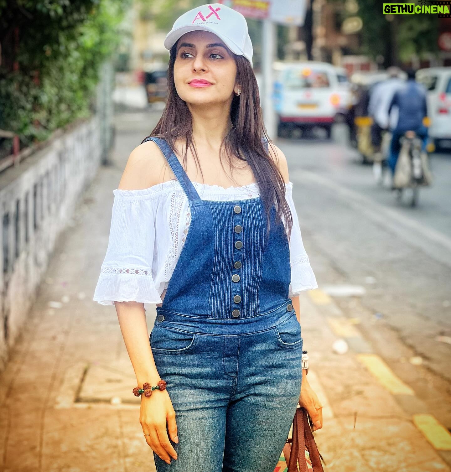 Roop Durgapal Instagram - “Keep your face always toward the sunshine, and shadows will fall behind you.” . . . . #RoopDurgapal