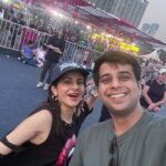 Roop Durgapal Instagram - Was totally posing, but it turned out to be candid as I spotted my dear friend ❤️.. @lollaindia @lollapalooza was fun 🤩 . . #lollapalooza2024 #musicfestival #RoopDurgapal