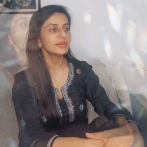 Roop Durgapal Instagram - One of the finest ghazals of #mehdihasan ji
.
.
.
.
.
.
.
.
#singing #mujhetumnazarse #mehdihasan #noautotune #singer #roopdurgapal #roopdurgapalsinging #reels #reelsinstagram #reelitfeelit #reelkarofeelkaro #reelsinstagram #reelindia #viral #viralvideos #viralsongs #viralvoice