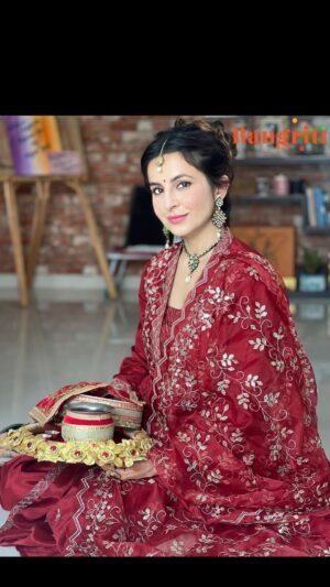 Roop Durgapal Instagram - Styling up like never before this Karwa Chauth. I am creating two different looks with this @rangriti red outfit. 
Which look would you pick for me- 1 or 2?
Comment below and let me know!

This Karwa Chauth, dress up with Rangriti’s new collection. It’s time to embrace the colors of tradition and welcome the festive season in style, Kyuki ‘Mere Rang Hi Meri Reeti’

Shop in-store or on www.rangriti.com.

#Rangriti #MereRangHiMeriReeti #Karwachauth #FestiveOutfit #FeelingFestive #NewCollection #FestiveMood #KarwachauthLook #KarwachauthSpecial