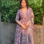 Roop Durgapal Instagram - Happy Durga Ashtami .. 😊 🙏 Wearing this pretty purple outfit by @sajilo_official As Purple is the color of the day 💜 . . #reelitfeelit #reelkarofeelkaro #explorepage #reelsinstagram #reels #trendingreels #reelsviral #viralvideos #RoopDurgapal #navratri #navratrispecial #ashtami #look #lookoftheday #lookofthenight #purple