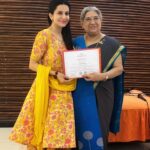 Roop Durgapal Instagram - This is how I had envisioned the month of March to end for me & the journey has just begun, as Yoga is for life 🧘‍♀️ My mother would have been the happiest person today as she herself was a PhD in Yoga & Samkhya Darshan. Even though I’m not even close to what she did, I can now atleast read & understand what wonderful things was her thesis about. Thank you @hansajiyogendra Maa for your blessings everyday. With you,my constant search for that Mother figure in my life ends which was going on since past four years 🙏 Grateful to @theyogainstituteofficial for making me look at life differently & also to all the beautiful souls I met in this journey including @gmanijaa 😊 ❤️