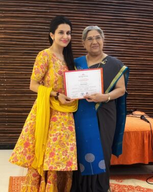 Roop Durgapal Instagram - This is how I had envisioned the month of March to end for me & the journey has just begun, as Yoga is for life 🧘‍♀️ 
My mother would have been the happiest person today as she herself was a PhD in Yoga & Samkhya Darshan. 
Even though I’m not even close to what she did, I can now atleast read & understand what wonderful things was her thesis about.
Thank you @hansajiyogendra Maa for your blessings everyday. With you,my constant search for that Mother figure in my life ends which was going on since past four years 🙏 
Grateful to @theyogainstituteofficial for making me look at life differently & also to all the beautiful souls I met in this journey including @gmanijaa 😊 ❤️