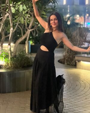 Roop Durgapal Instagram - Lo ji ek saal aur bade ho gaye 🦋🥳🥳
Birthday posts must be mandatory !!!! Delayed post by a day but everyday after my Birthday is an extension of that day.. so here I go .. Happppy 15th to meeee 🥳🥳❤️❤️❤️