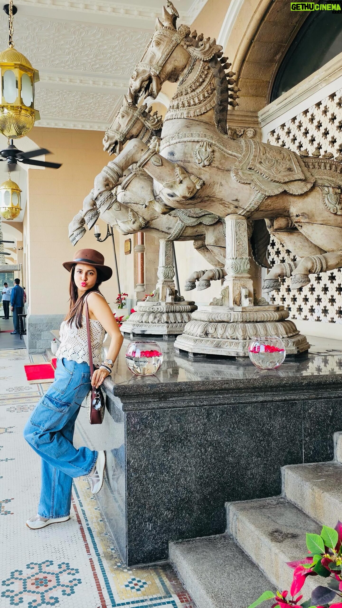 Roop Durgapal Instagram - Did you paint your weekend well ?🩵 . . . . #reelitfeelit #reelkarofeelkaro #explorepage #reelsinstagram #reels #trendingreels #reelsviral #viralvideos #RoopDurgapal