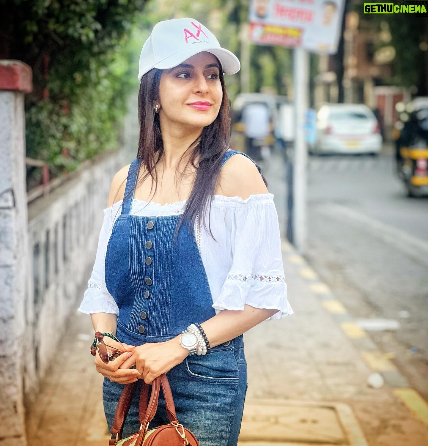 Roop Durgapal Instagram - “Keep your face always toward the sunshine, and shadows will fall behind you.” . . . . #RoopDurgapal