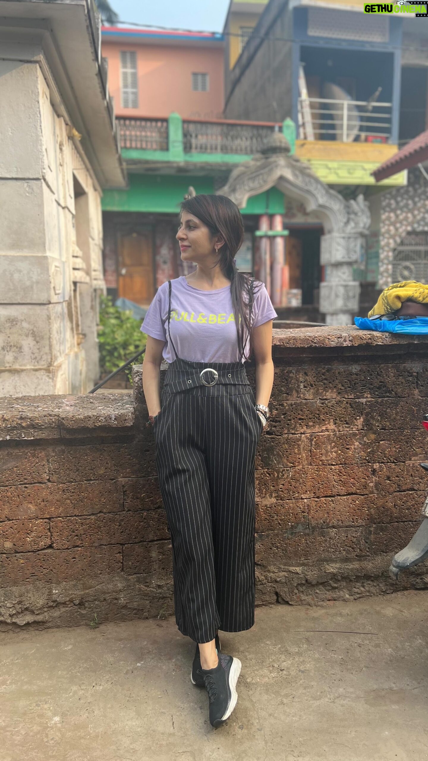 Roop Durgapal Instagram - And that last reel on my Odisha trip … miss everyone who made this trip so lovely & memorable ❤️ you all know who you are 🥰🤗 . . . #solotravel #odisha #odishagram #roopdurgapal #réel #reels #reelitfeelit #reelkarofeelkaro #reelsinstagram #reelindia