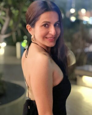 Roop Durgapal Instagram - Lo ji ek saal aur bade ho gaye 🦋🥳🥳
Birthday posts must be mandatory !!!! Delayed post by a day but everyday after my Birthday is an extension of that day.. so here I go .. Happppy 15th to meeee 🥳🥳❤️❤️❤️