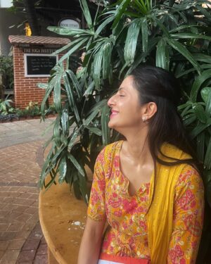 Roop Durgapal Instagram - This is how I had envisioned the month of March to end for me & the journey has just begun, as Yoga is for life 🧘‍♀️ 
My mother would have been the happiest person today as she herself was a PhD in Yoga & Samkhya Darshan. 
Even though I’m not even close to what she did, I can now atleast read & understand what wonderful things was her thesis about.
Thank you @hansajiyogendra Maa for your blessings everyday. With you,my constant search for that Mother figure in my life ends which was going on since past four years 🙏 
Grateful to @theyogainstituteofficial for making me look at life differently & also to all the beautiful souls I met in this journey including @gmanijaa 😊 ❤️