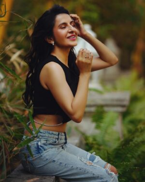 Roop Durgapal Instagram - Got the music in me 🎵 🎶 
.
.
.
.

📸 : @sagarkumarmunjwani 
Wearing @athenalifestyle.in 
Hair & Makeup : @gleamora_simran
.
.
.
.
#roopdurgapal #photoshoot #photooftheday #phoenix #photography