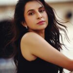 Roop Durgapal Instagram - Got the music in me 🎵 🎶 . . . . 📸 : @sagarkumarmunjwani Wearing @athenalifestyle.in Hair & Makeup : @gleamora_simran . . . . #roopdurgapal #photoshoot #photooftheday #phoenix #photography