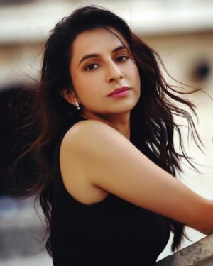 Roop Durgapal Instagram - Got the music in me 🎵 🎶 
.
.
.
.

📸 : @sagarkumarmunjwani 
Wearing @athenalifestyle.in 
Hair & Makeup : @gleamora_simran
.
.
.
.
#roopdurgapal #photoshoot #photooftheday #phoenix #photography