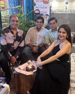 Roop Durgapal Instagram - Lo ji ek saal aur bade ho gaye 🦋🥳🥳
Birthday posts must be mandatory !!!! Delayed post by a day but everyday after my Birthday is an extension of that day.. so here I go .. Happppy 15th to meeee 🥳🥳❤️❤️❤️