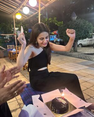Roop Durgapal Instagram - Lo ji ek saal aur bade ho gaye 🦋🥳🥳
Birthday posts must be mandatory !!!! Delayed post by a day but everyday after my Birthday is an extension of that day.. so here I go .. Happppy 15th to meeee 🥳🥳❤️❤️❤️