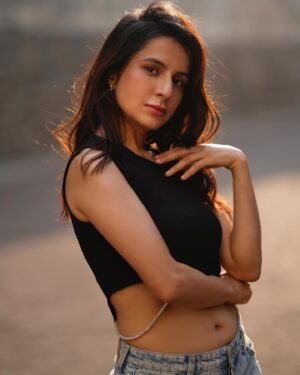 Roop Durgapal Instagram - This summer is really 🔥 
.
.
.
👗: @athenalifestyle.in 
📸: @sagarkumarmunjwani 
Muah @gleamora_simran 
.
.
.
#photooftheday #photography #photoshoot #fashion 
#roopdurgapal