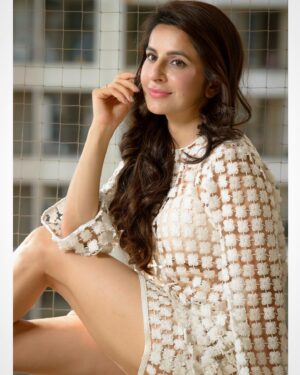 Roop Durgapal Instagram - Look close enough
You’ll Find moon in my eyes
& stardust in my hair
.
.
.
📸: @photograbhi 
Hair : @kiranpeswanihairstylist 
Dress : @roselinmiddleton_ 
.
.
.
.
.
.
.

#roopdurgapal #artist #photoshoot #photooftheday