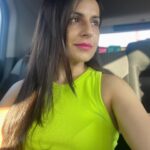 Roop Durgapal Instagram - Just some unfiltered tips to pass time while being stuck in traffic 😝 . . . . #sunkissed #carfie #selfie #roopdurgapal