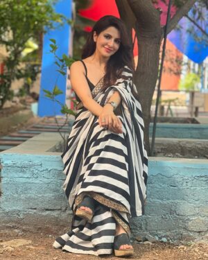 Roop Durgapal Instagram - .. Someone's sitting in the shade today because someone planted a tree a long time ago .. 💜 
.
PS : That’s a click of me as Peeyali from #CampusBeats on @amazonminitv ☺️
.
#RoopDurgapal