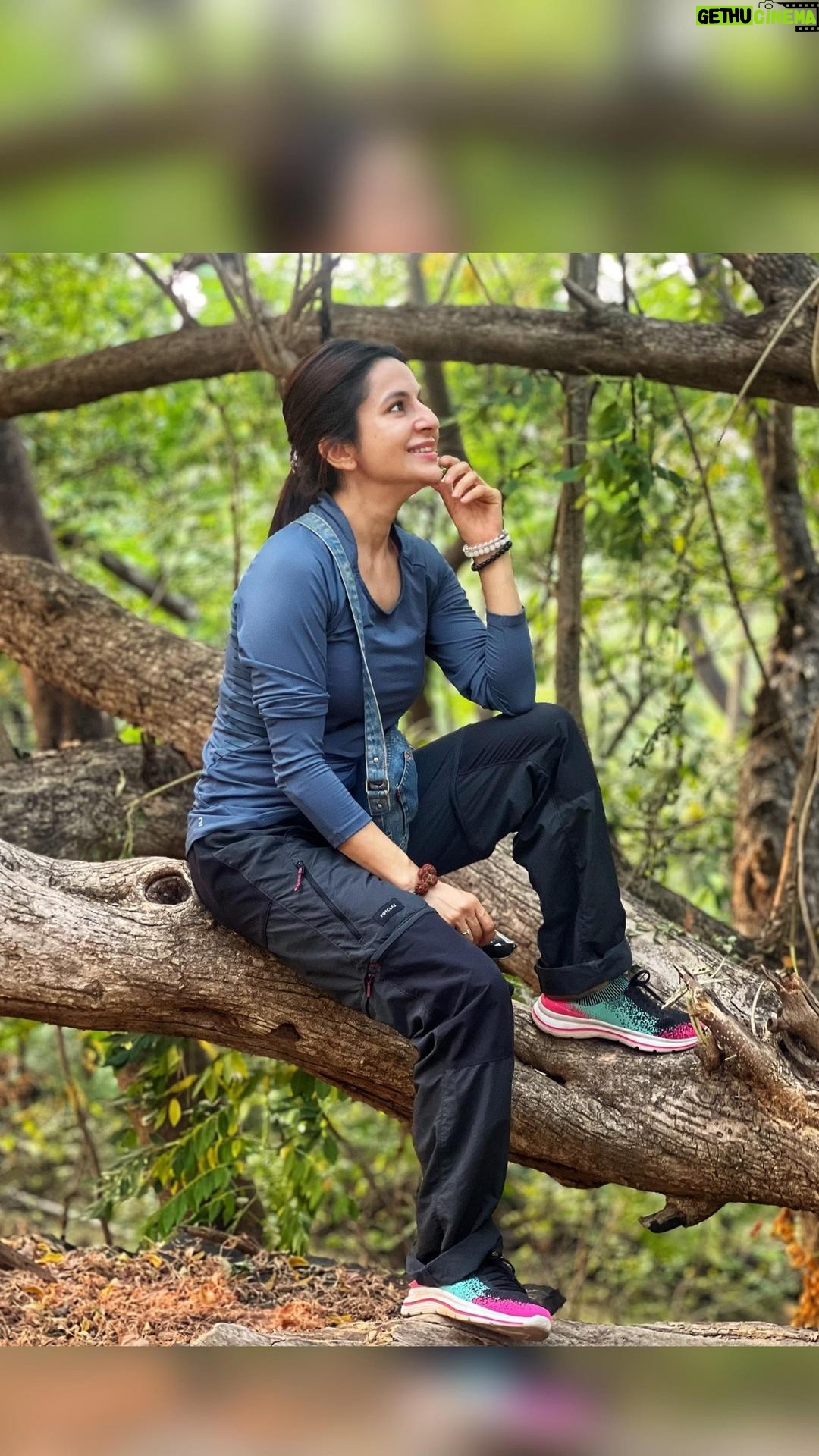 Roop Durgapal - 1.9K Likes - रात भर करता रहा तेरी तारीफ़ चाँद से..
चाँद इतना जला के सुबह तक सूरज हो गया .. ☺️🥰
Do you also feel One with Nature ?
.
.
.
.
#naturelovers #naturephotography
#nature #naturelover #roopdurgapal
#reelsindia #réel #reelsinstagram #reelsvideo #reelitfeelit #trendingreels #trending #trendingsongs #trendingnow #reelkarofeelkaro