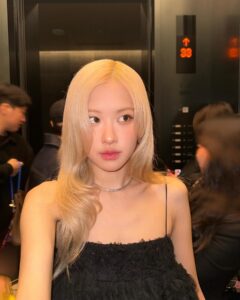 Rosé Instagram - Tiffany Wonder Exhibition in Tokyo 🥢