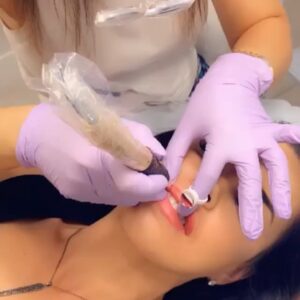 Rosa Blasi Instagram - Set Secret alert! #LipBlushing gives you fuller looking lips and natural color without using makeup or fillers!!!👄 Check out the artistry of @mehringlam. I’m thrilled with the results (like a reverse time machine for your lips!) tag someone below who needs to know about this trend #lipblush #microblading #mehringlam #beautytrends #setsecrets #beforeandafter 😍