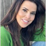 Rosa Blasi Instagram - Today’s meal choices included a @cinnabon breakfast followed by a @pinkberryswirl lunch...follow me for more health tips! 🤣