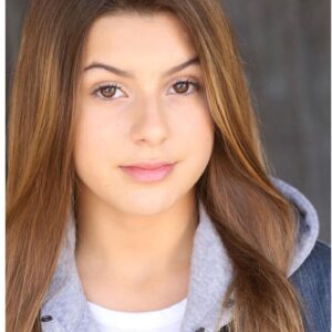 Rosa Blasi Instagram - Look out 2020! There’s a new SAG 🎬kid in town and she’s gotten her first headshots! Thanks to the talents of photographer @deidhra who was not only fun to work, but also able to capture the many faces of my old soul/sassy kid @kaiafinn who has been BEGGING for years to be allowed to pursue this, and finally convinced her dad via a power point presentation w/rebuttals anticipating any possible argument! As I used to say when I was little “here my go!” #kaiafinn #kidactor #headshots #hollywooddreams