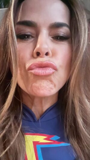 Rosa Blasi Instagram - On this last day of shooting and appropriately #SuperheroDay here’s a lil bts of #ThundermansReturns coming soon to @paramountplus @nickelodeon ⚡️