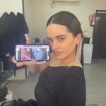 Rosalía Instagram – Hola, hoy toca post serio con caption serio: HOY HACE 2 AÑOS QUE SALIÓ MOTOMAMI lmklqwlmwlkqzkamksaaaaaaa puse el corazon la mente el alma la voz el cuerpo entero a este proyecto y lo recibisteis como se recibe al amor de tu vida en el aeropuerto después de que se haya tirado un par de años fuera ufff NUNCA DOY VUESTRO AMOR POR SENTADO gracias a eso pude hacer un tour por gran parte del mundo que no es poca cosa🙏 A veces cuesta acordarse de pk uno hace lo que hace, porque no es fácil levantar proyectos y hacer algo que los demás terminen escuchando, viendo, disfrutando y haciéndose suyo porque literalmente MOTOMAMI NO ES MÍO ES VUESTRO DESDE EL DÍA QUE SALIÓ❤️Madremía que recuerdos buscando estas fotos!!! son hechas a lo largo de los años que estaba preparando todo a ciegas porque una nunca sabe..y viéndolo en retrospectiva ahora es jebi!! eso se creó, eso pasó. 
Ultimamente he tenido un poco de montaña rusa en mi vida como sabéis pero como también sabéis soy una mujer que voy a muerte con todo lo que hago y tengo muchas ganas de hacer más música, más mundos, de meterme en más lios y de dar más🤲 Gracias GRACIAS GRACIAS ni en mis mejores sueños podía imaginar lo que Motomami ha terminado siendo y es por vosotros