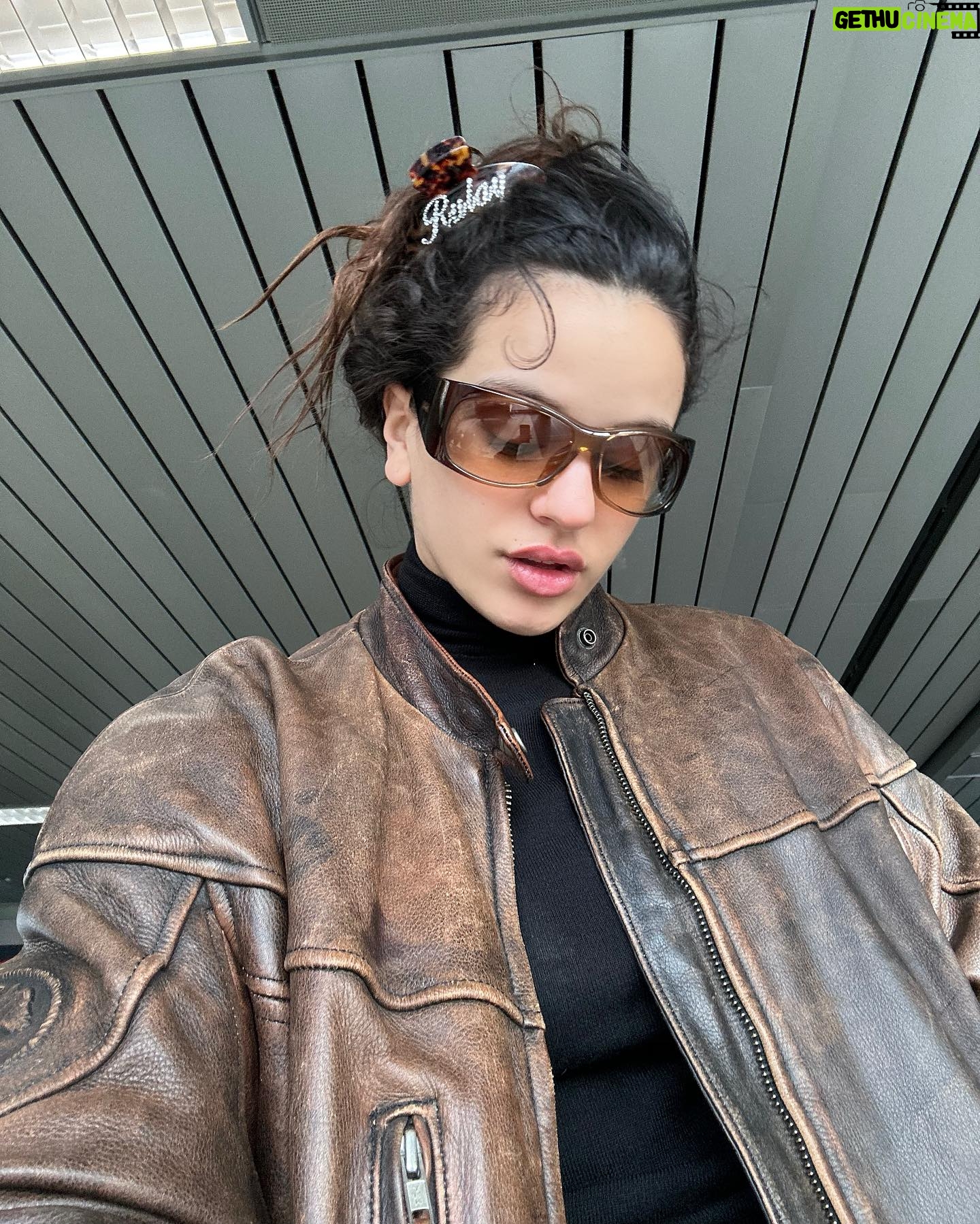 Rosalía Instagram - los recuerdos solo existen si alguien se acuerda de ellos?