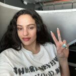 Rosalía Instagram – buenas solo quería decir q sigo viva😁