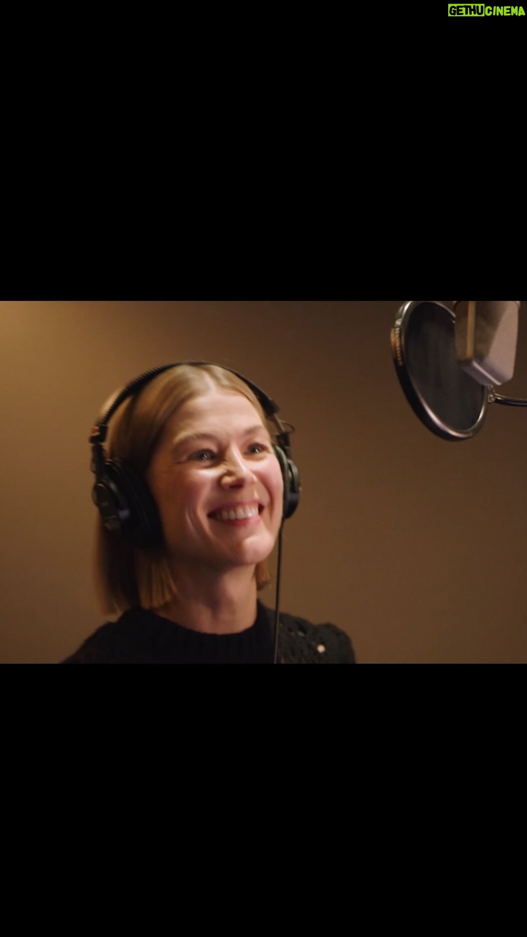 Rosamund Pike Instagram - I am excited to say my audiobook of Robert Jordan’s THE DRAGON REBORN is out today… this is the third book in THE WHEEL OF TIME series. Here’s a little share of some of my thoughts on the amazing, exhausting, confounding, surprising, moving process of reading aloud these immense works!! #thewheeloftime