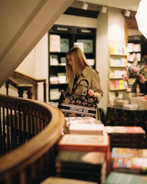Rosamund Pike Instagram - Amidst the plethora of treasures discovered, one gem sparkled the brightest – the joy of being in a bookshop with no one around. As we bid farewell to the second edition of Book Tote Club, our House friend @MsPike carrying her #DiorBookTote by @MariaGraziaChiuri embraced the enriching experience of traveling the world while sitting still, in the presence of captivating company found within the realm of literature.
© @MarionBerrin